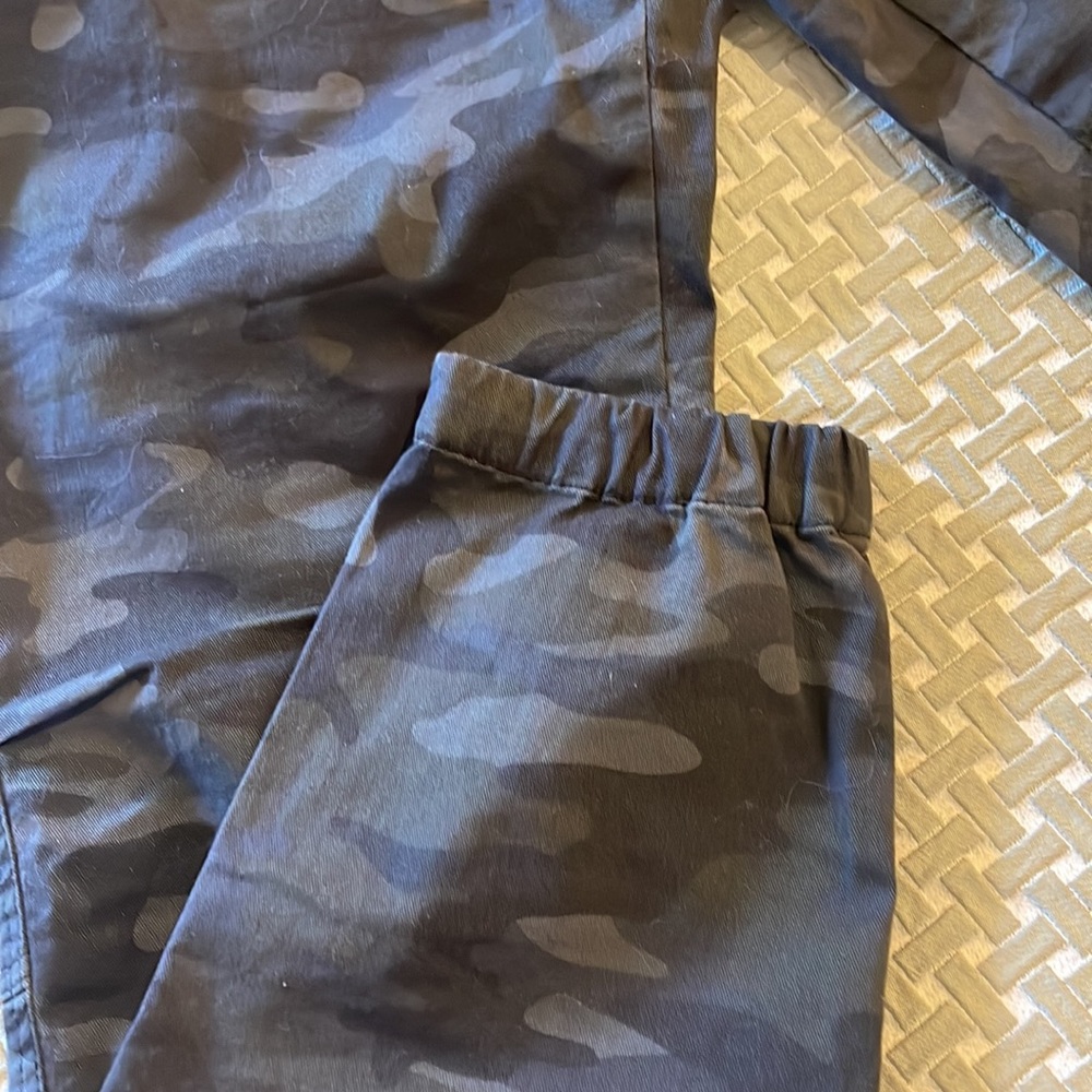 Stonefield Cargos - Picture 3 of 3